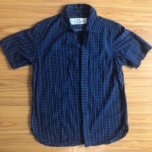Men’s shirt sleeve button up